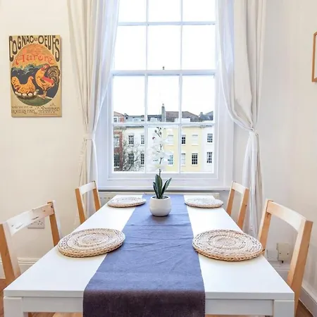 Апартаменты The Parade Central Flat With Parking Бристоль
